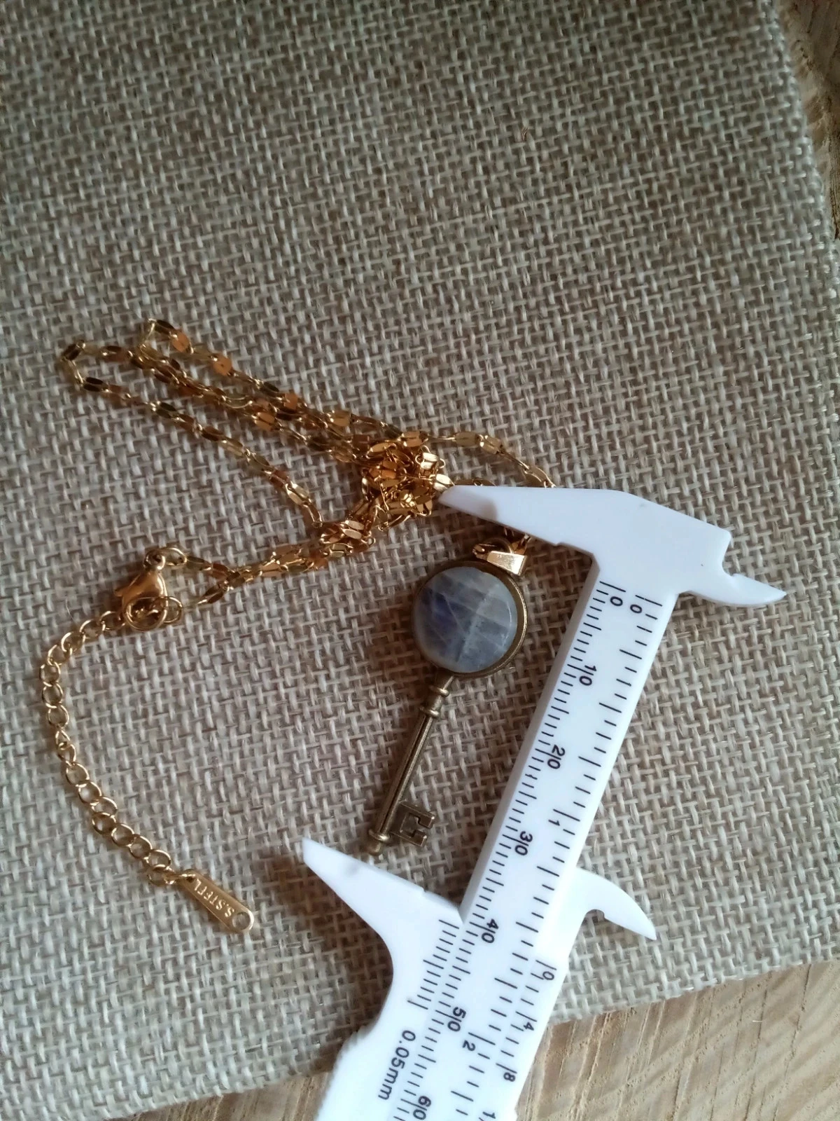 Collier clé avec pierre de labradorite à reflets bleutés – photo 4